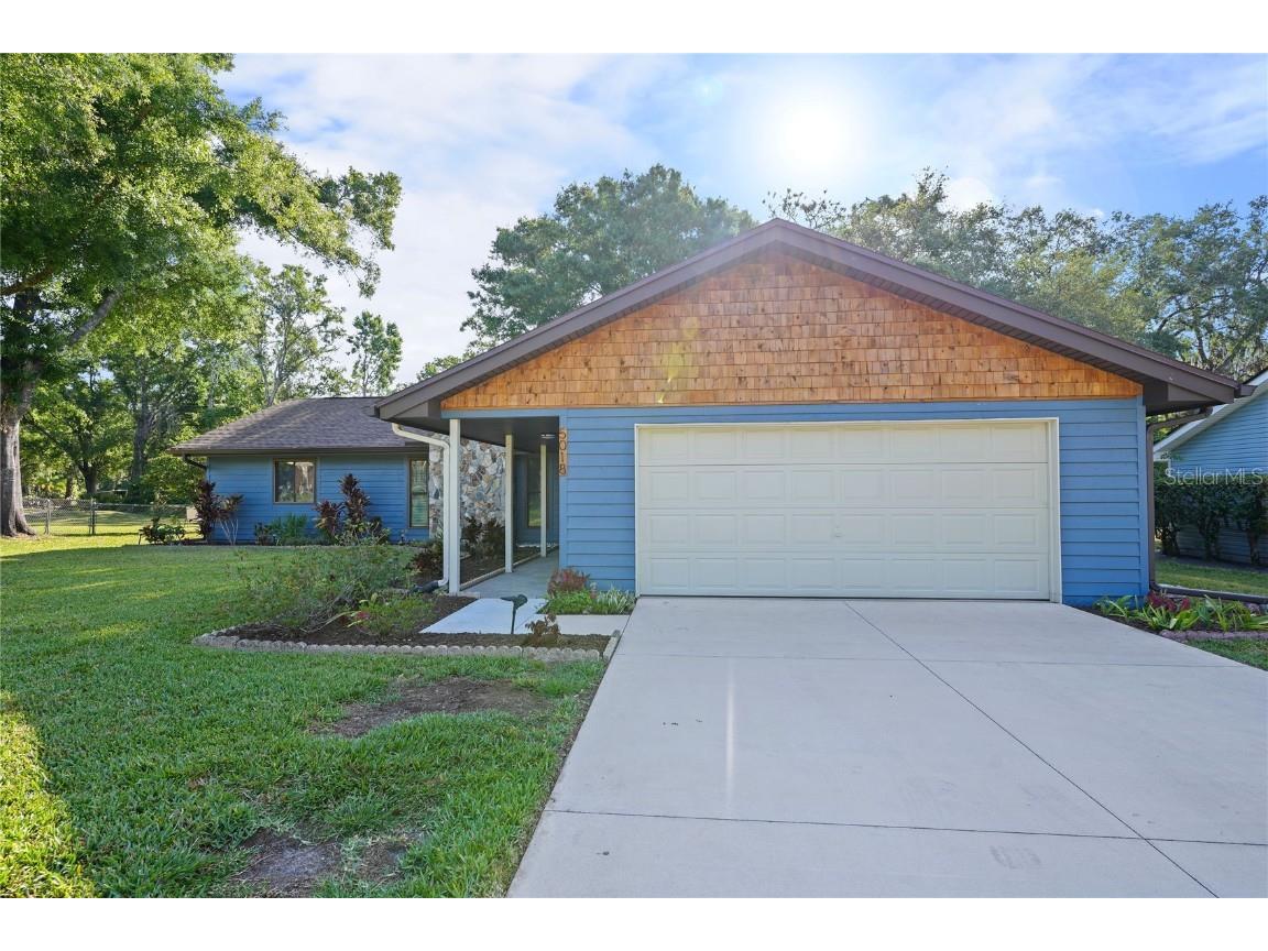 5018 Forestgreen Drive E Lakeland FL 33811 L4952184 image1