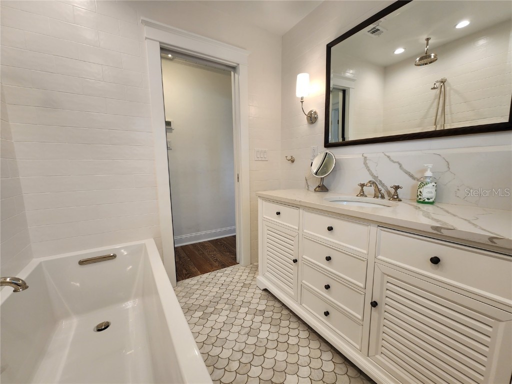 5018 W Country Club Drive Sarasota FL 34243 A4621324 image25