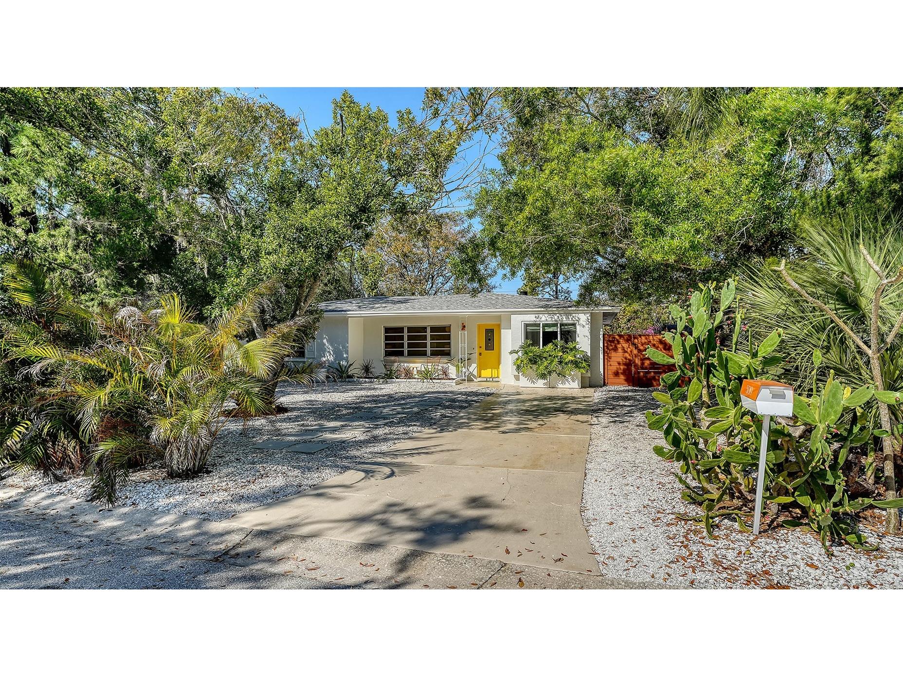 5019 Stevens Drive Sarasota FL 34234 A4683765 image2