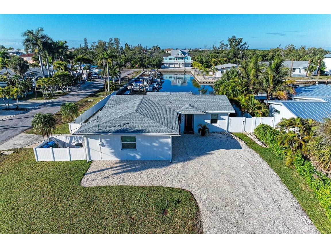 502 Bayview Drive Holmes Beach FL 34217 A4677511 image1