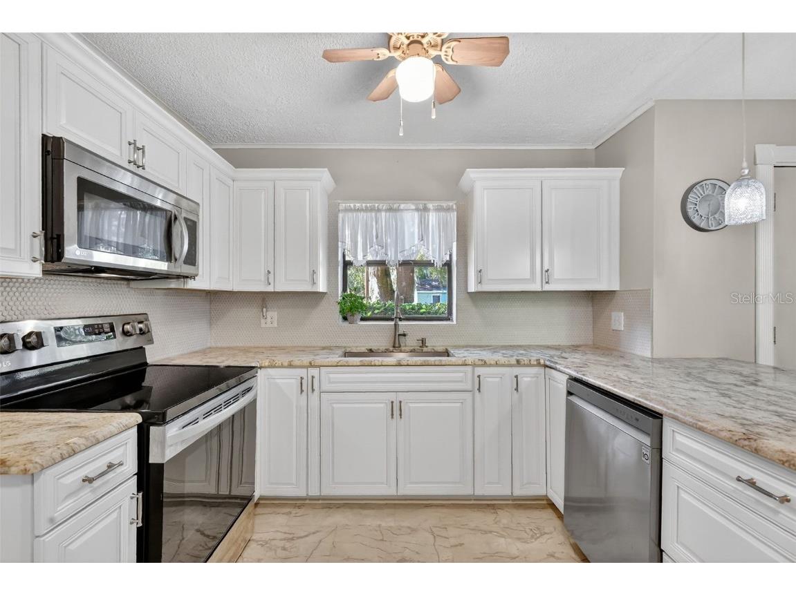 502 Gray Avenue Wildwood FL 34785 G5103586 image8