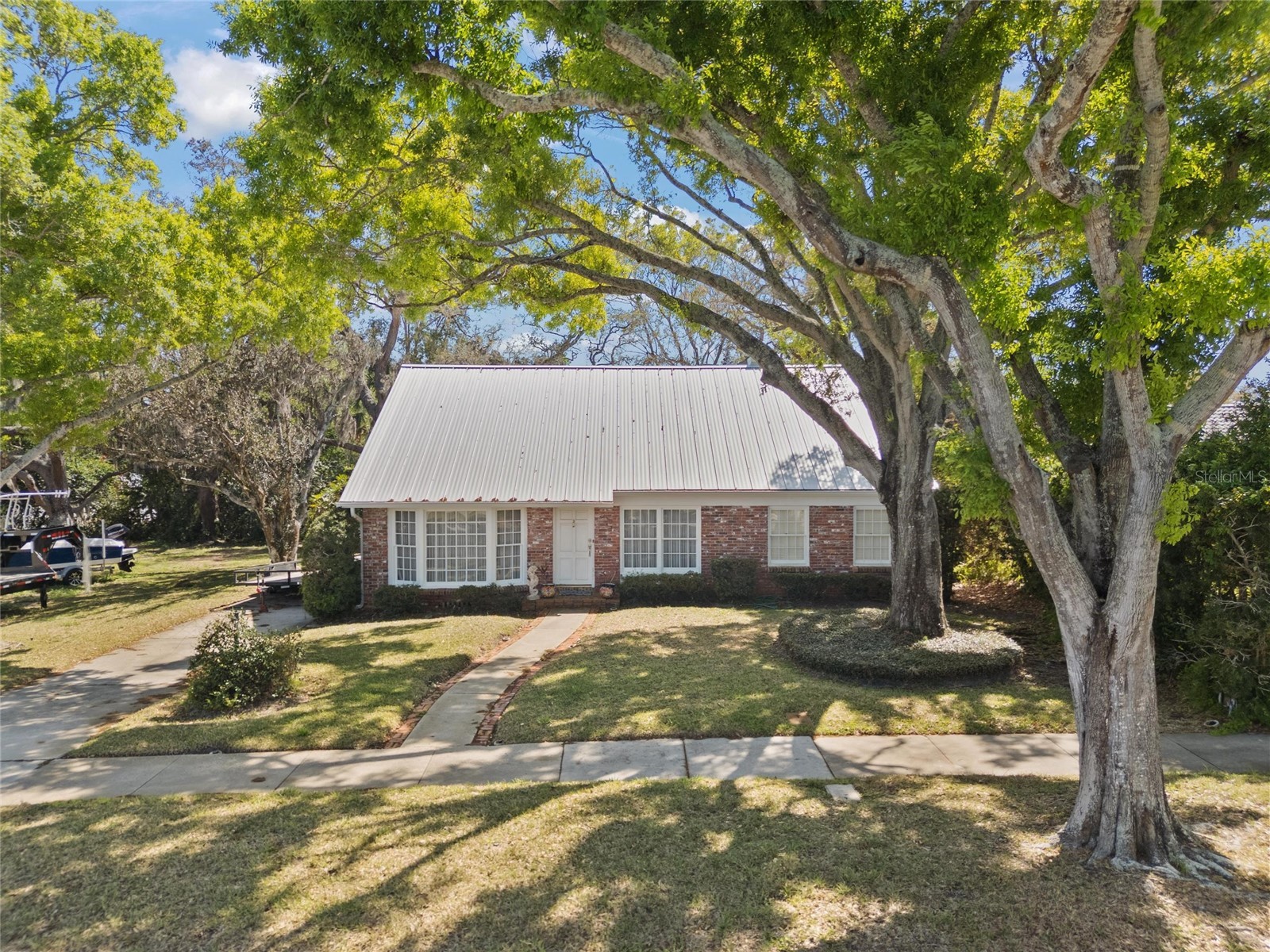 502 Hillcrest Avenue Tarpon Springs FL 34689 W7884179 image1