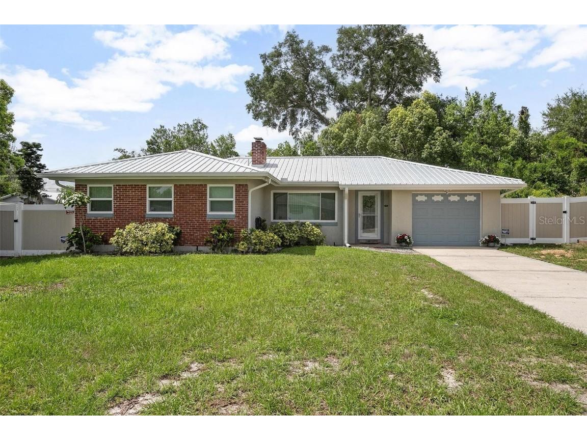 502 W Hogle Avenue Deland FL 32720 V4943244 image1