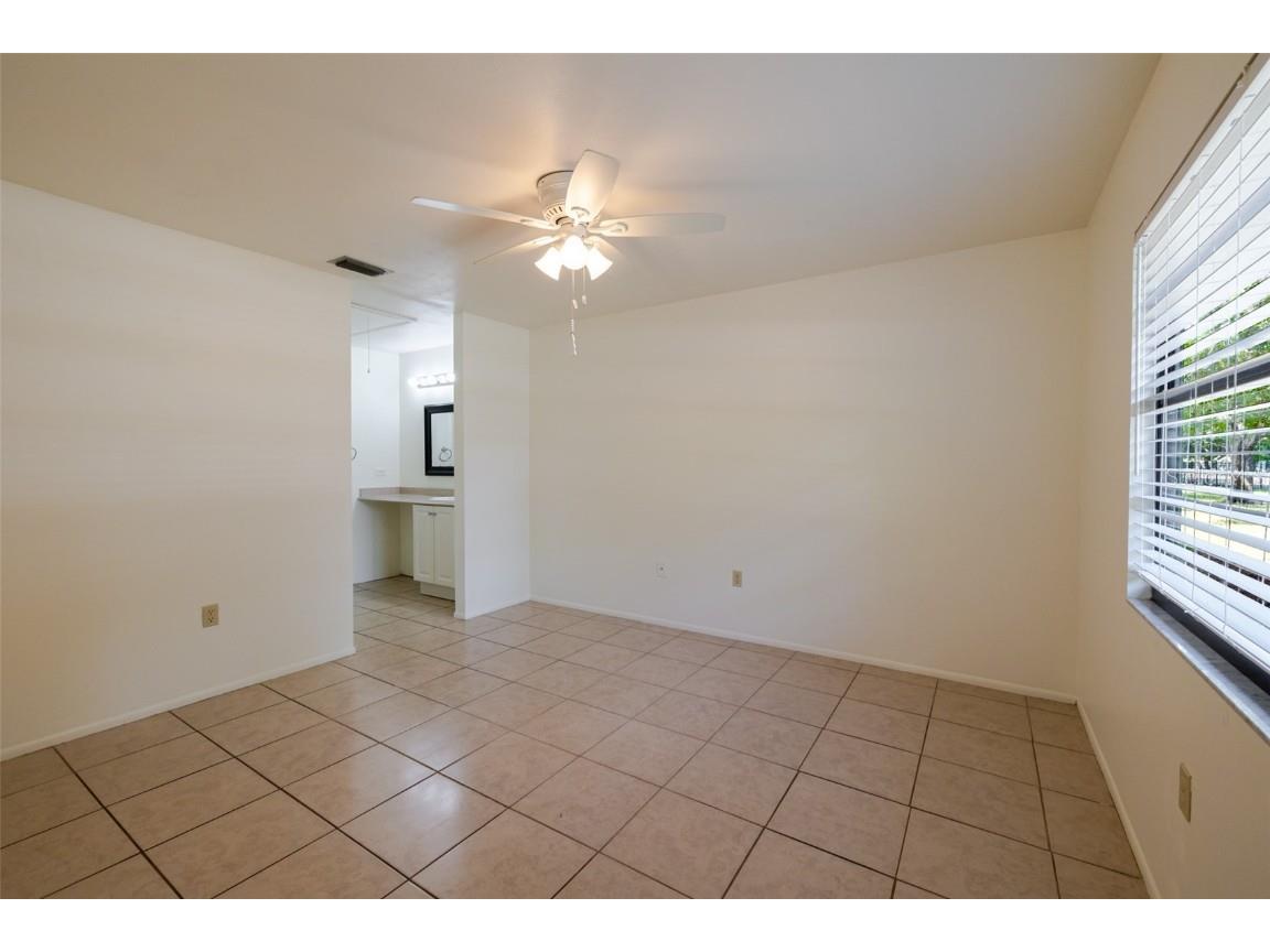 5021 Barrington Circle #302 Sarasota FL 34234 A4663516 image22