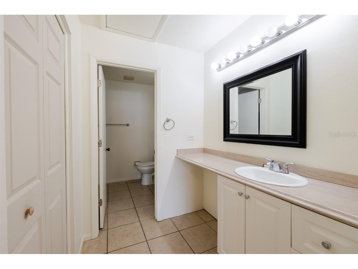 5021 Barrington Circle #302 Sarasota FL 34234 A4663516 image24