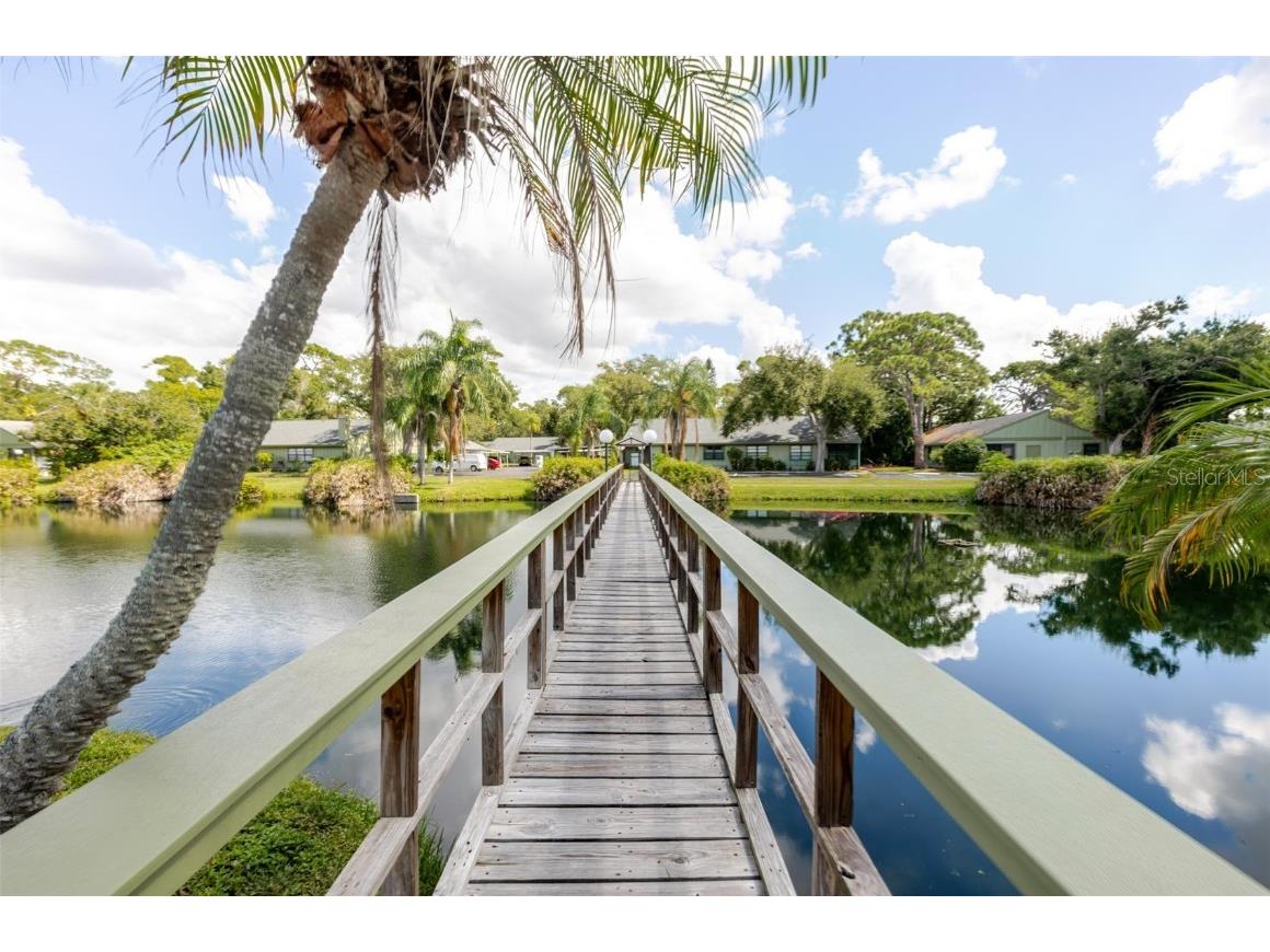 5021 Barrington Circle #302 Sarasota FL 34234 A4663516 image3