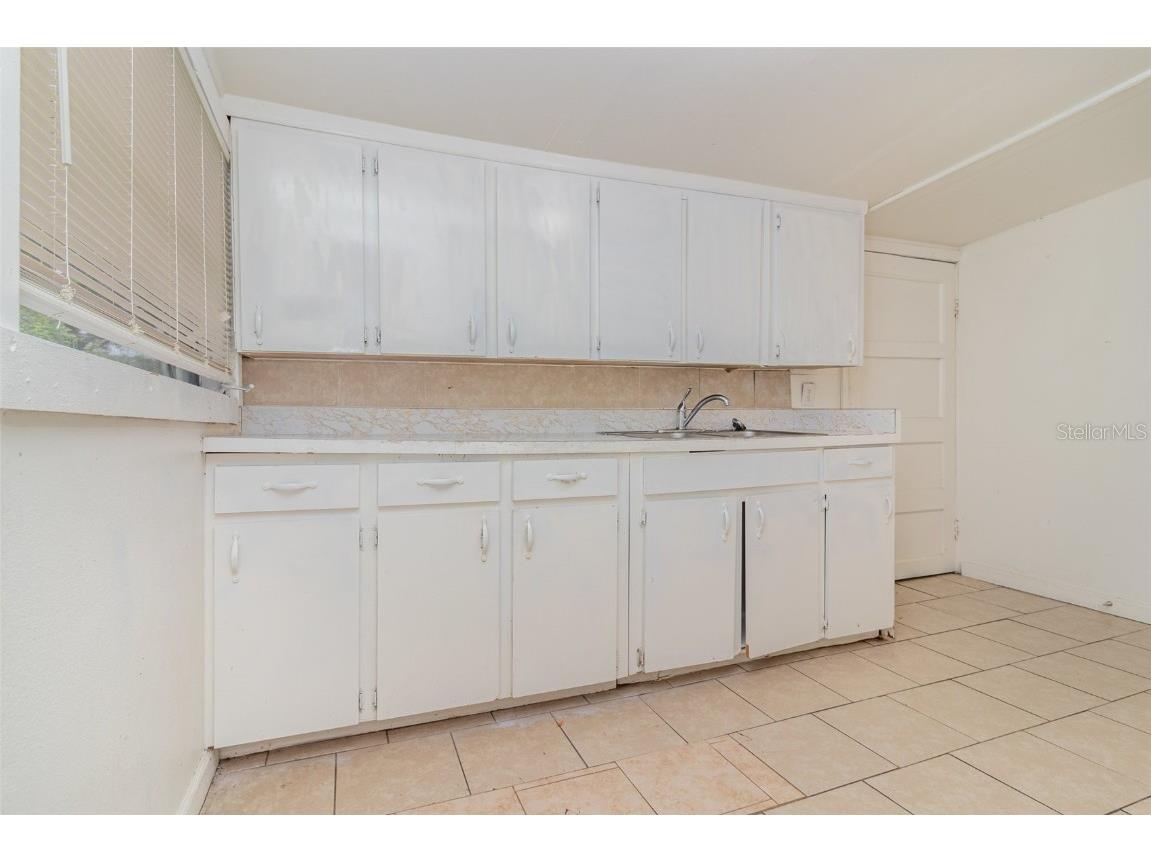 5023 College Drive Orlando FL 32811 O6358458 image7