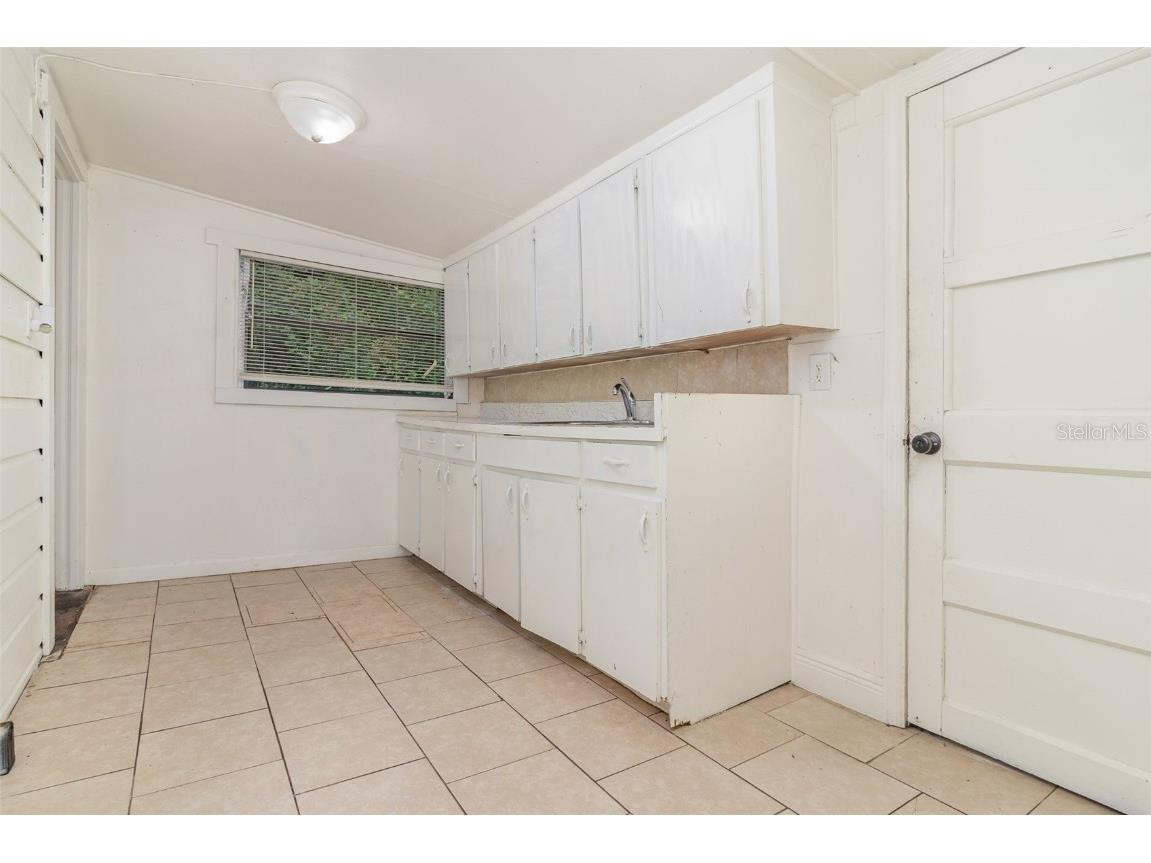 5023 College Drive Orlando FL 32811 O6358458 image8