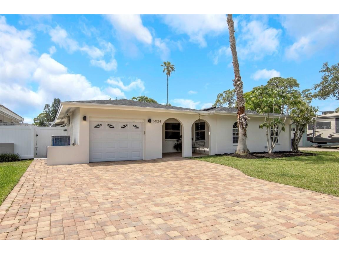 5024 Venetian Boulevard NE Saint Petersburg FL 33703 U8237123 image1