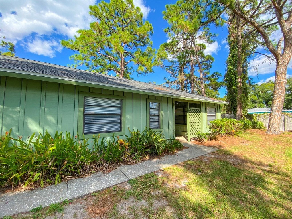 5025 Barrington Circle #402 Sarasota FL 34234 A4586899 image1