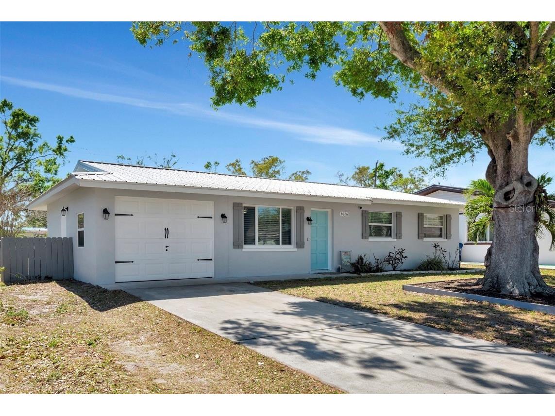 5026 Brookmeade Drive Sarasota FL 34232 A4643258 image1