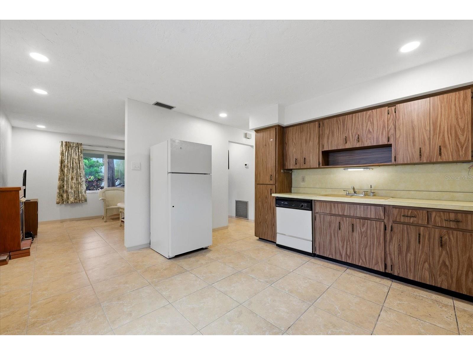 5027 1st Avenue N Saint Petersburg FL 33710 TB8524539 image10
