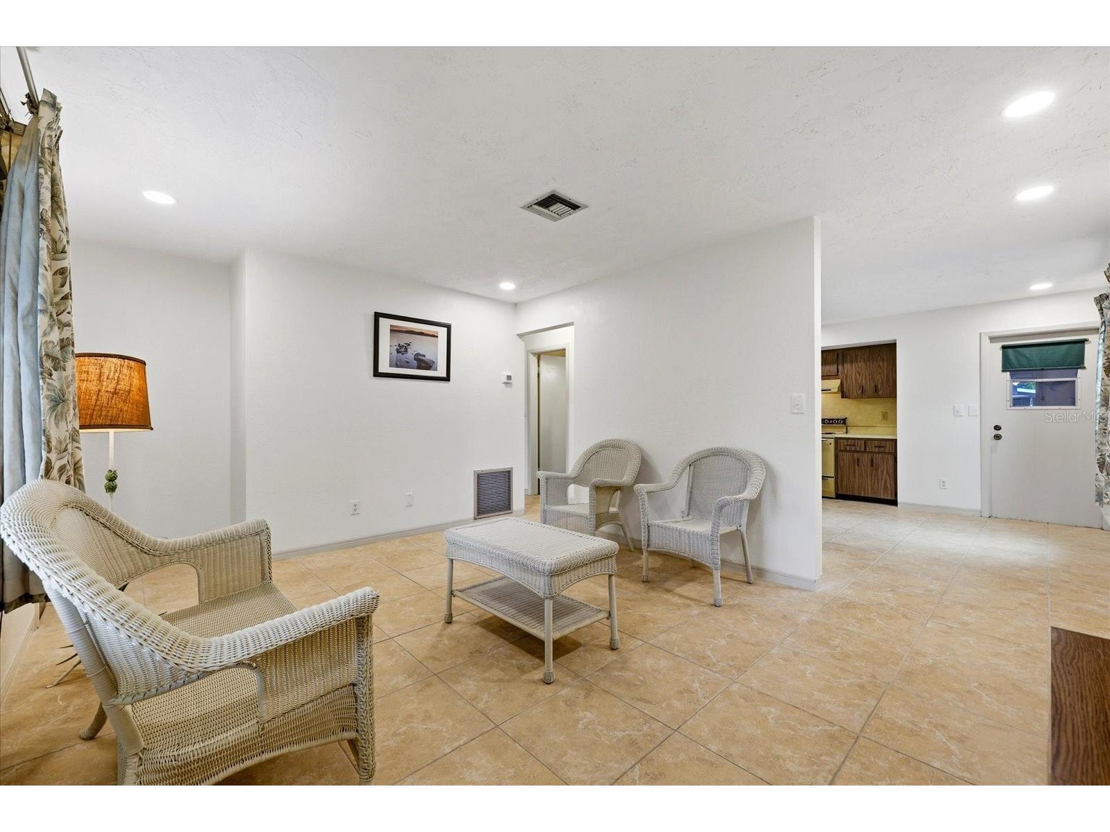 5027 1st Avenue N Saint Petersburg FL 33710 TB8524539 image3
