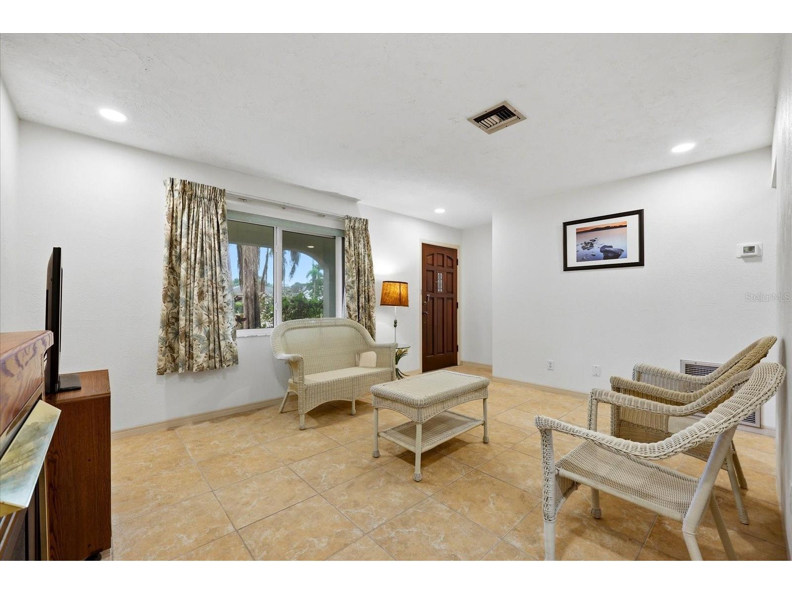 5027 1st Avenue N Saint Petersburg FL 33710 TB8524539 image4