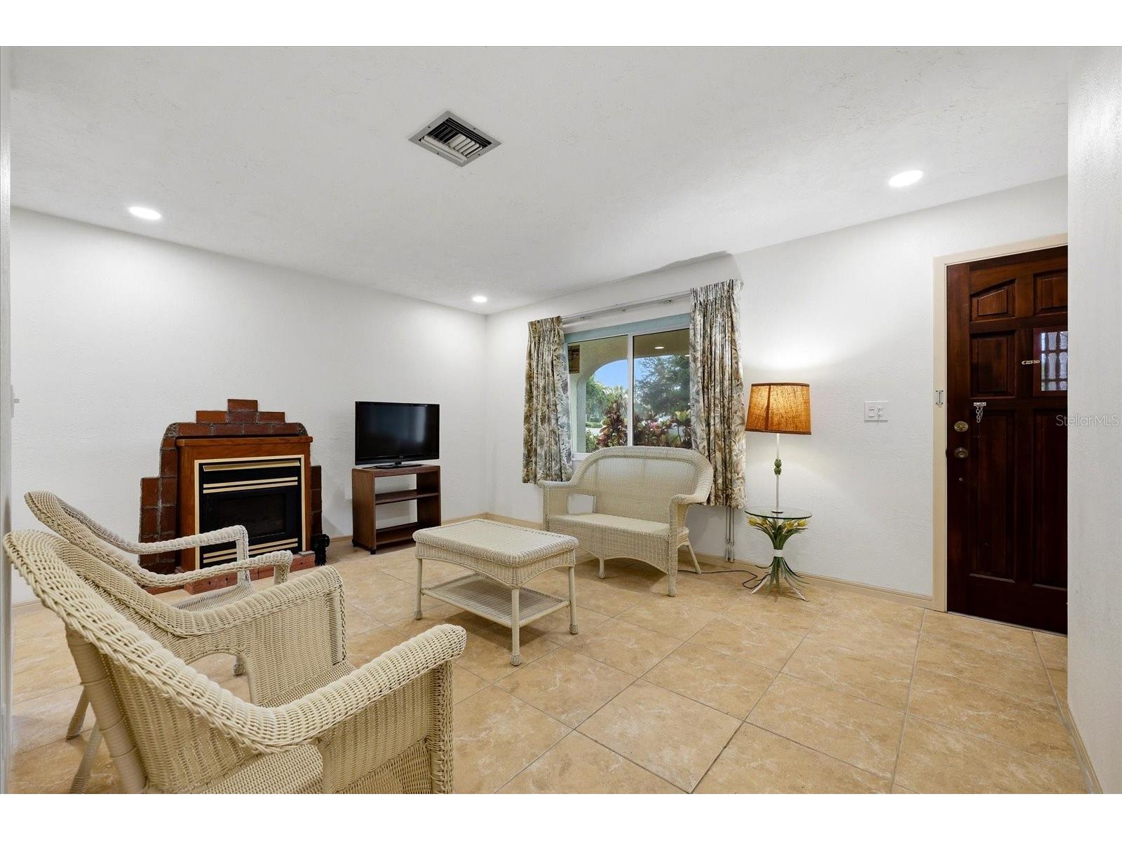 5027 1st Avenue N Saint Petersburg FL 33710 TB8524539 image5
