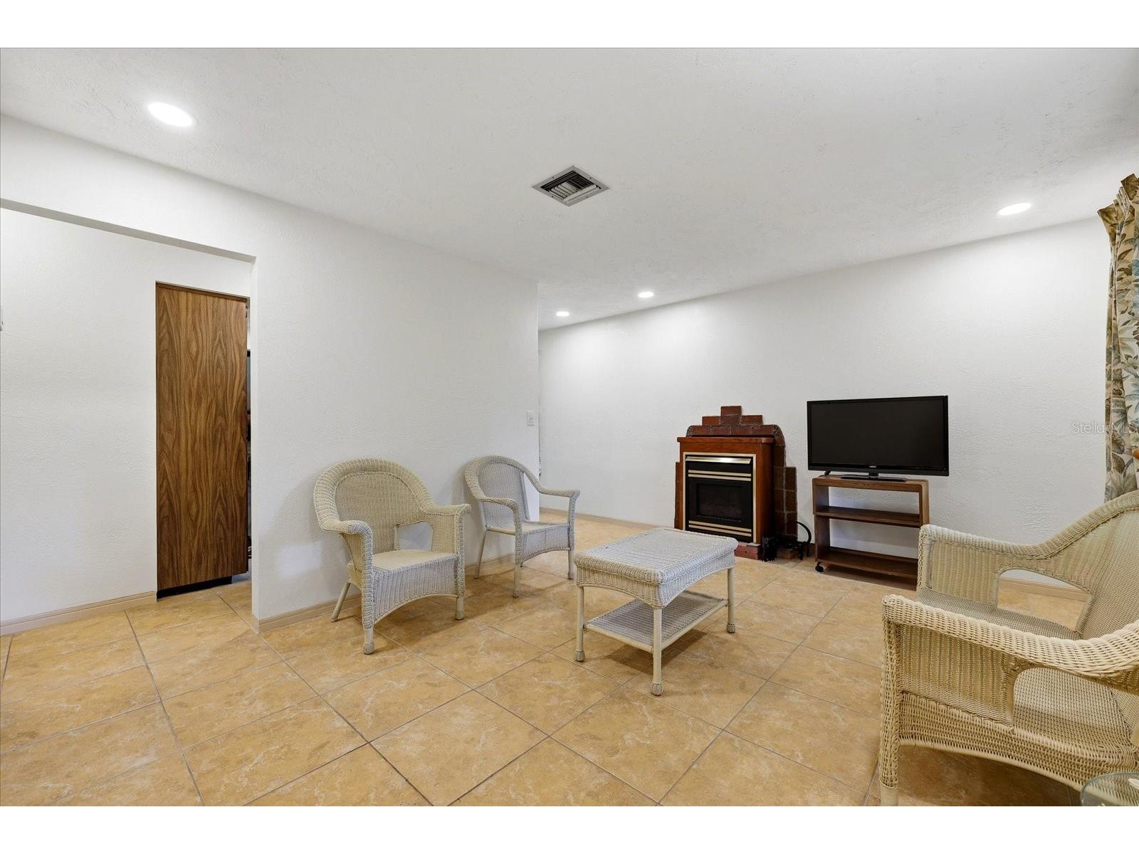 5027 1st Avenue N Saint Petersburg FL 33710 TB8524539 image6