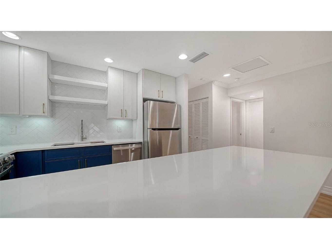 5027 Kestral Park #64 Sarasota FL 34231 A4670504 image9