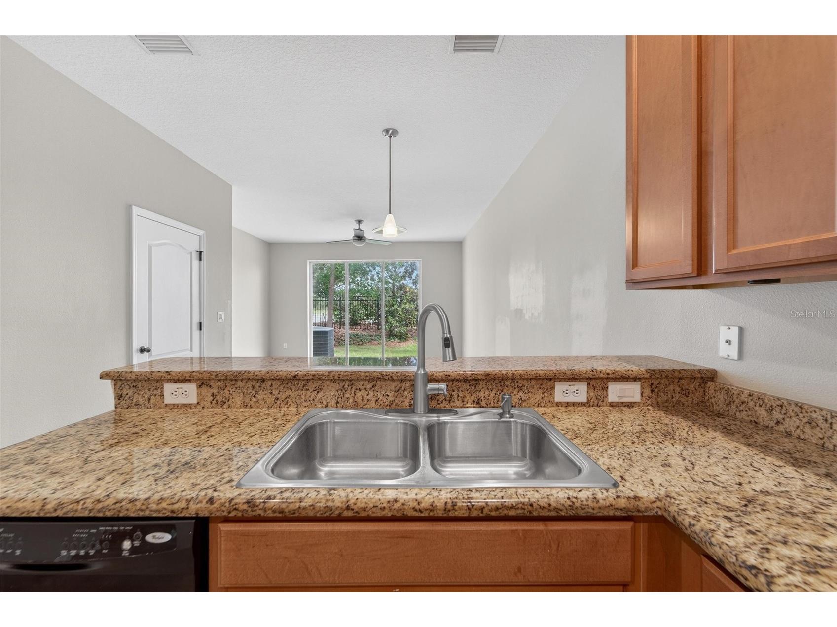 5028 White Sanderling Court Tampa FL 33619 TB8517518 image12