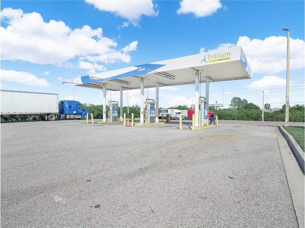 5030 Madison Avenue Tampa FL 33619 P4937477 image2