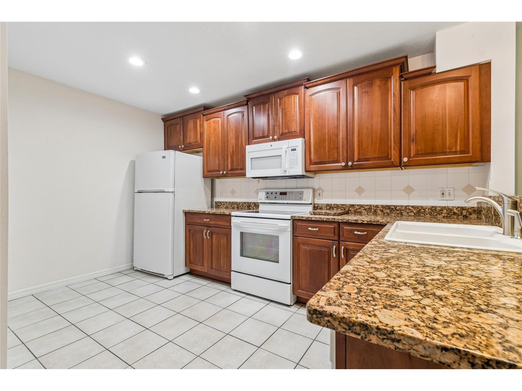 5030 Umber Way N Tampa FL 33624 TB8524058 image9