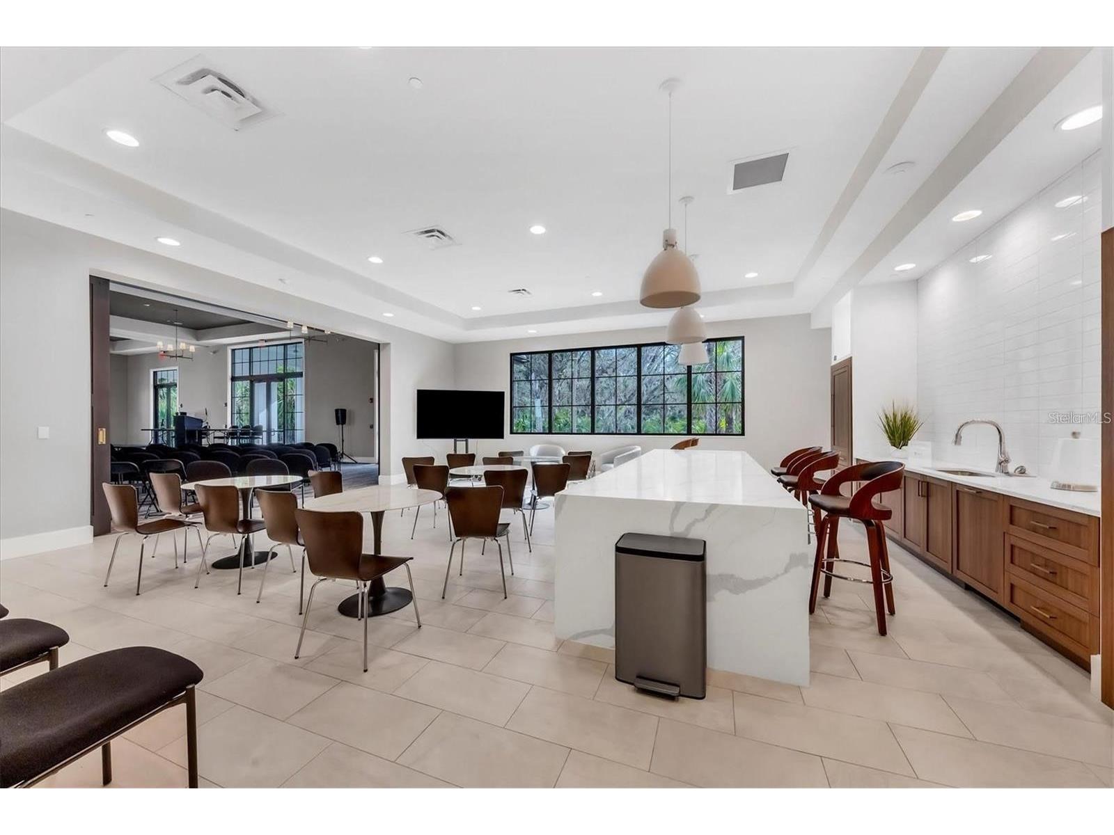 5033 Vivienda Way #19 Sarasota FL 34235 A4690675 image52