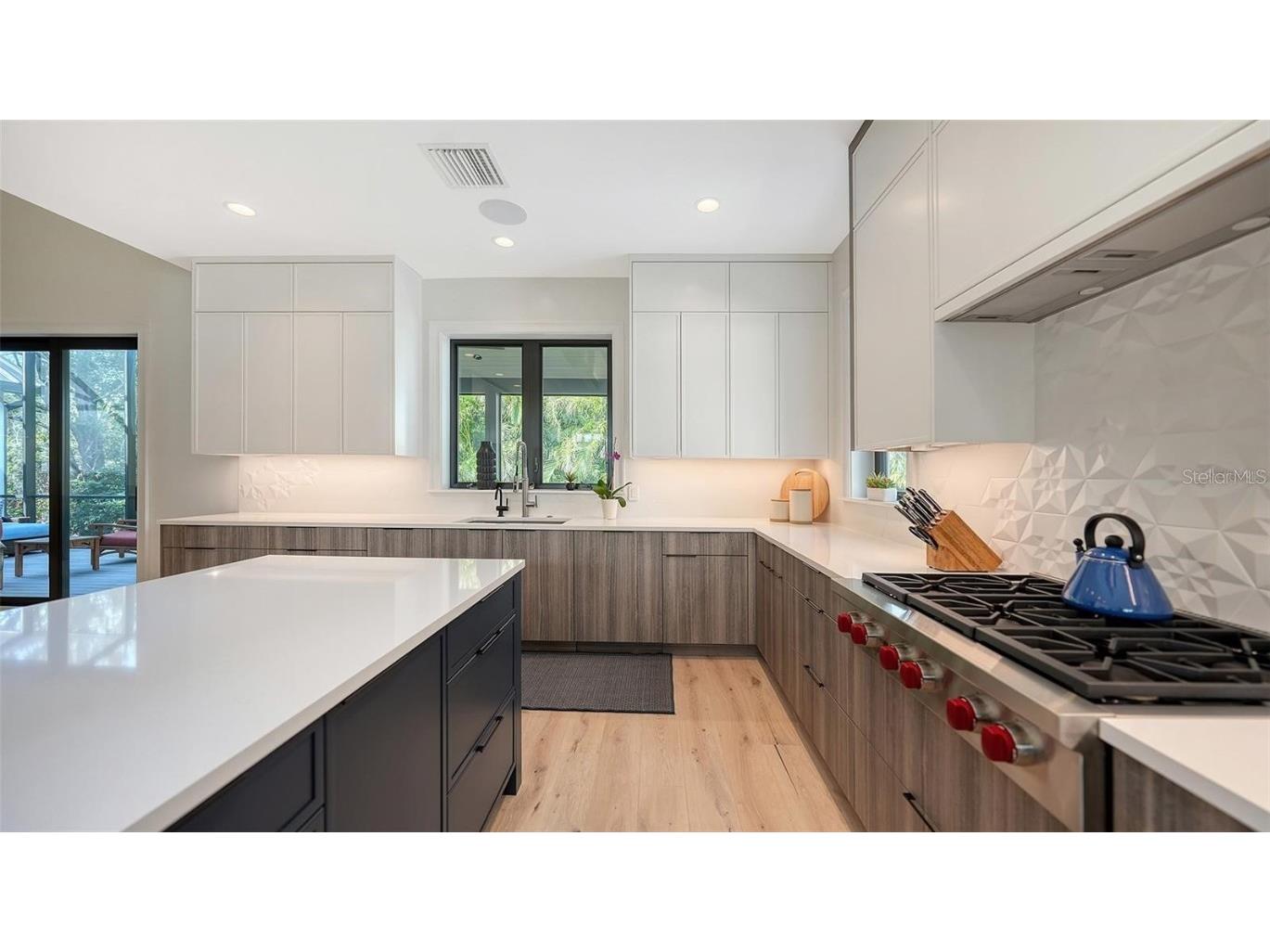 5035 Bay Shore Road Sarasota FL 34234 A4667963 image22