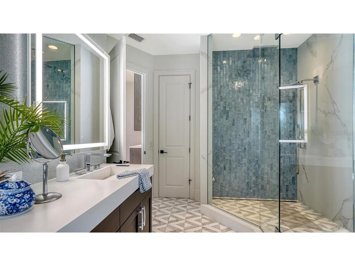 5035 Bay Shore Road Sarasota FL 34234 A4667963 image32