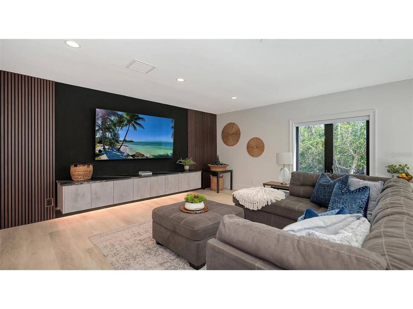 5035 Bay Shore Road Sarasota FL 34234 A4667963 image38