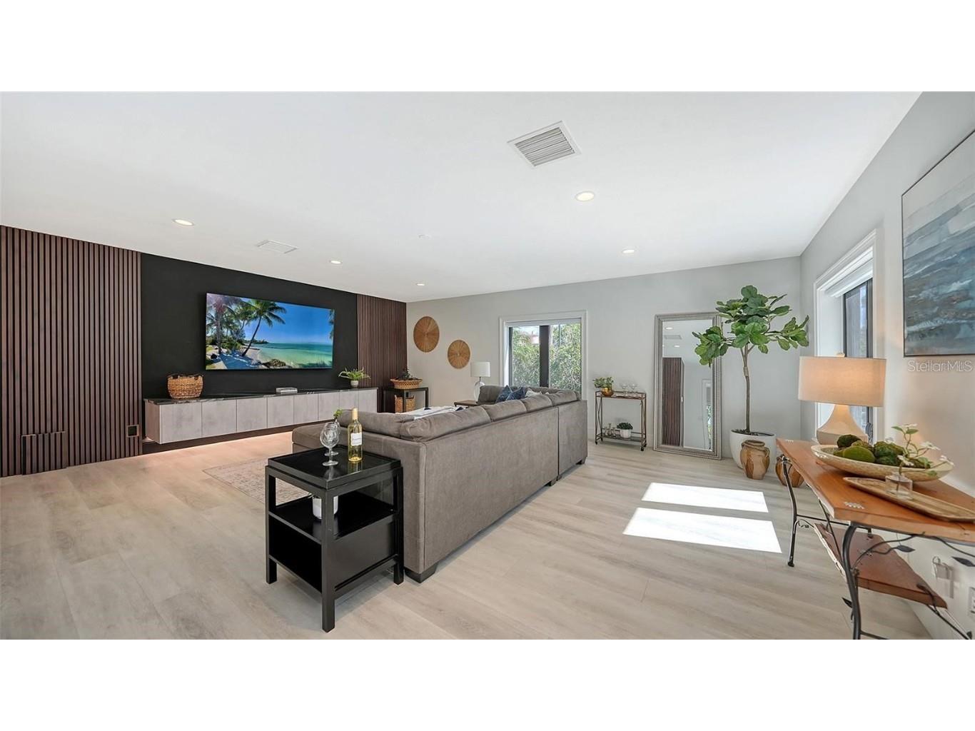 5035 Bay Shore Road Sarasota FL 34234 A4667963 image39