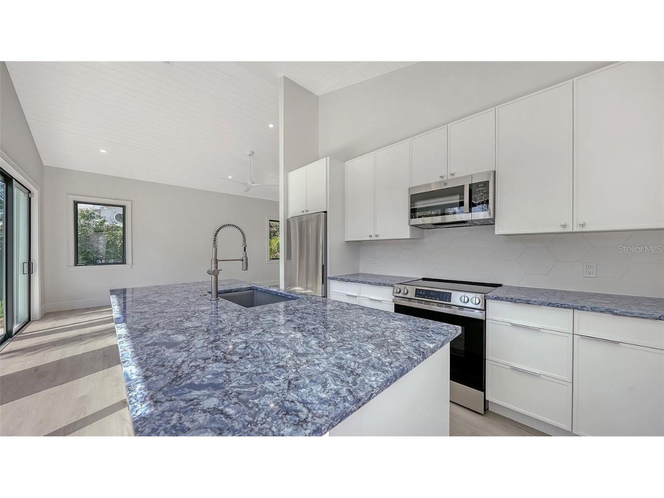 5035 Bay Shore Road Sarasota FL 34234 A4667963 image58