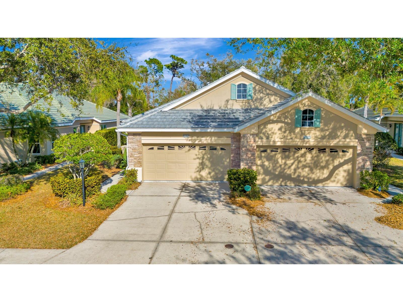 5035 Lakescene Place Sarasota FL 34243 A4683762 image1