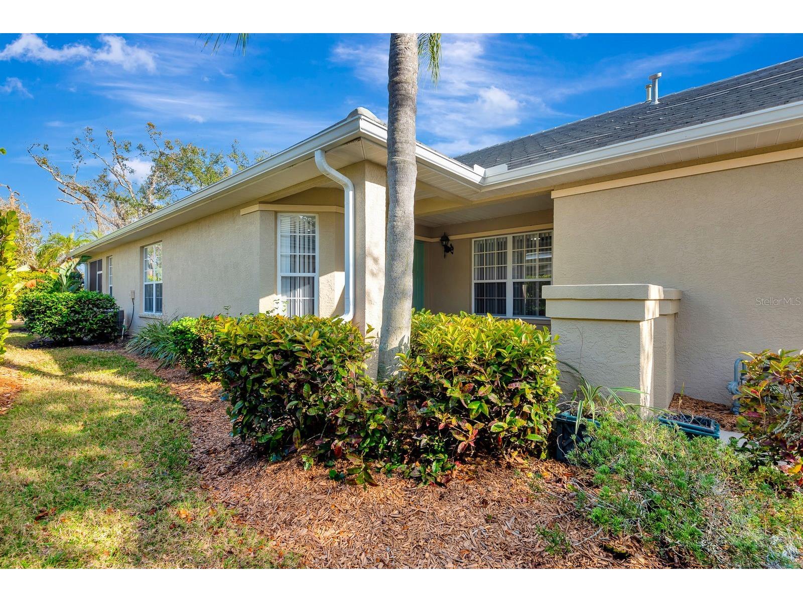 5035 Lakescene Place Sarasota FL 34243 A4683762 image3