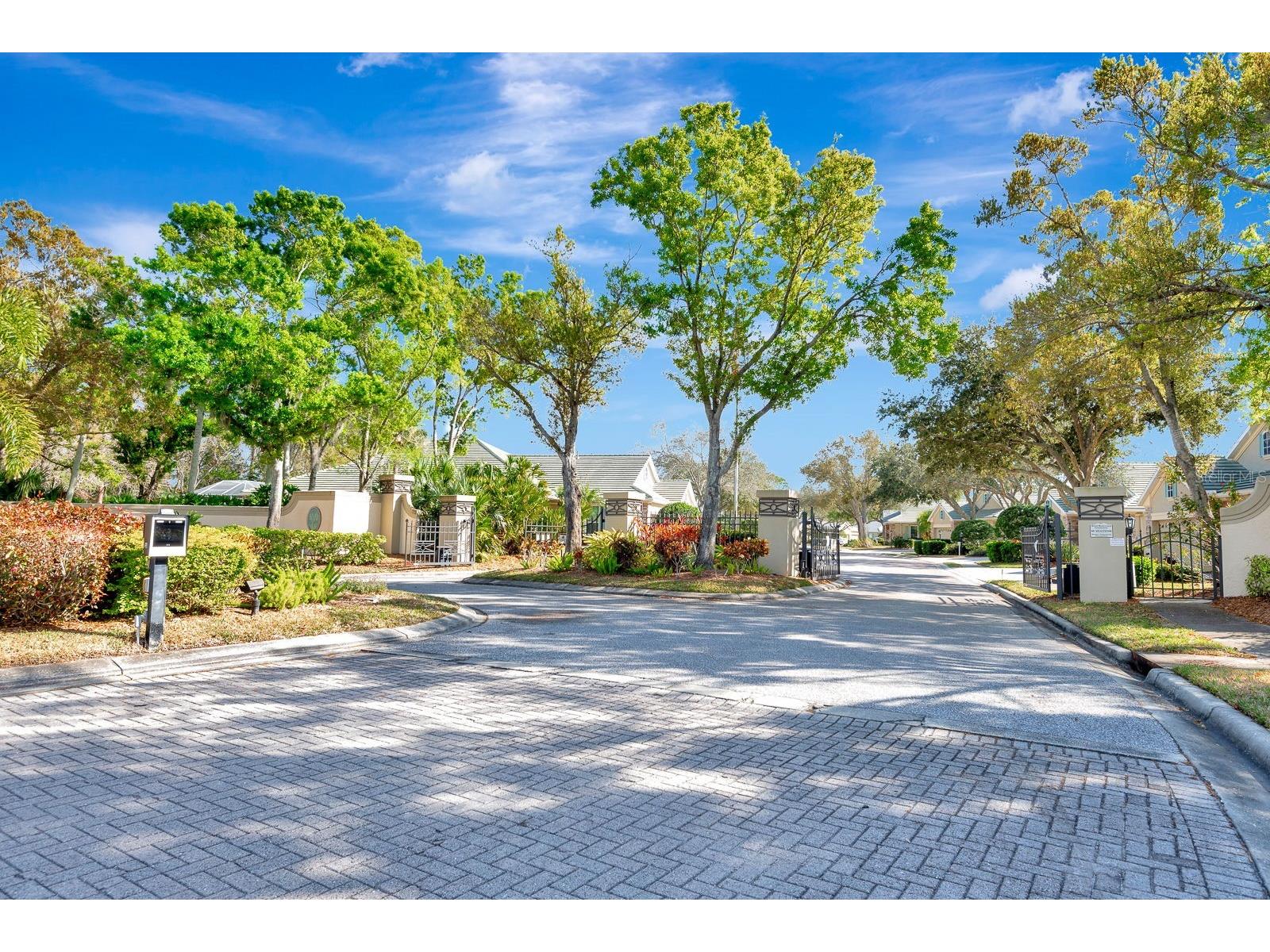 5035 Lakescene Place Sarasota FL 34243 A4683762 image46