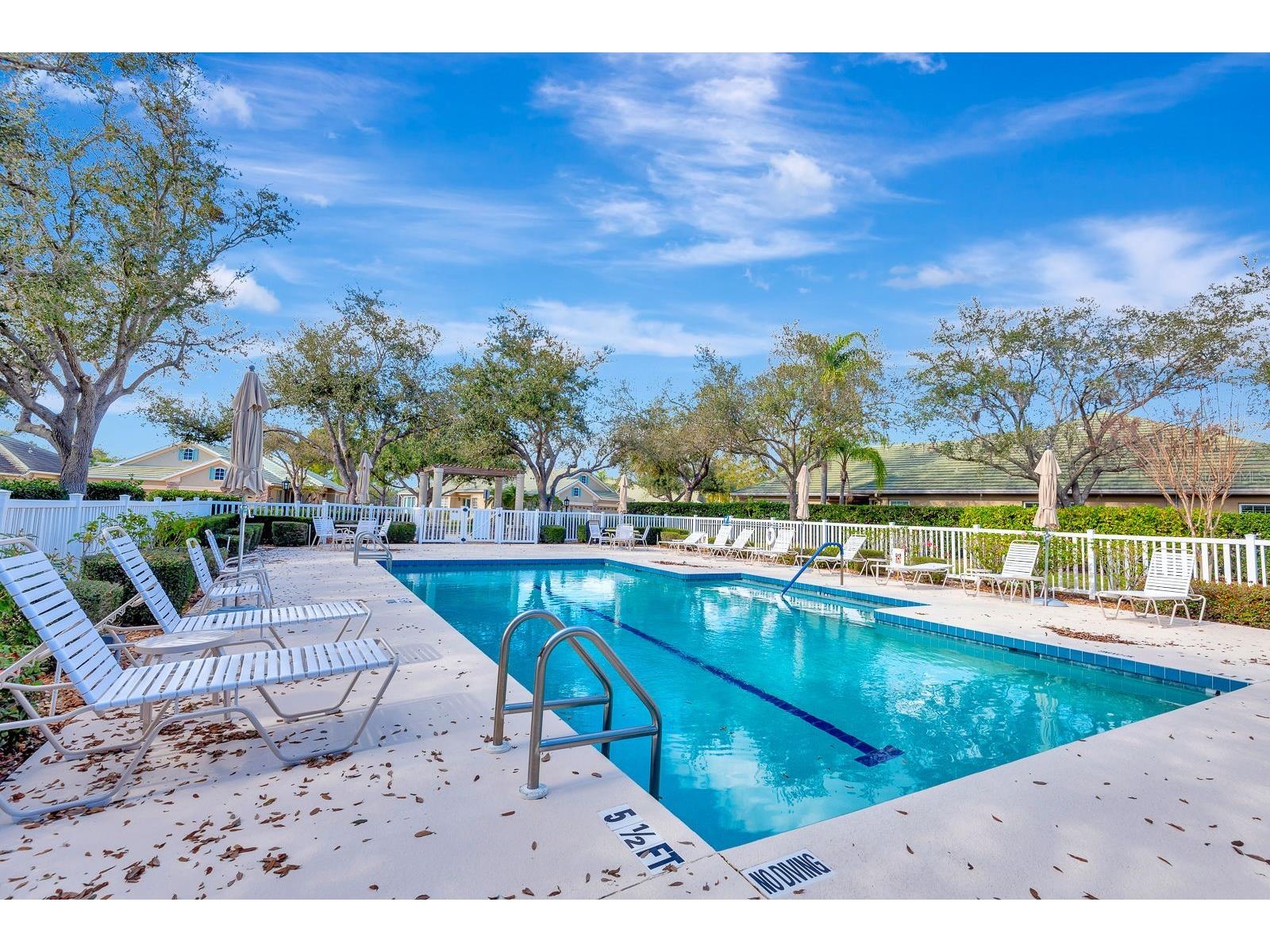 5035 Lakescene Place Sarasota FL 34243 A4683762 image47