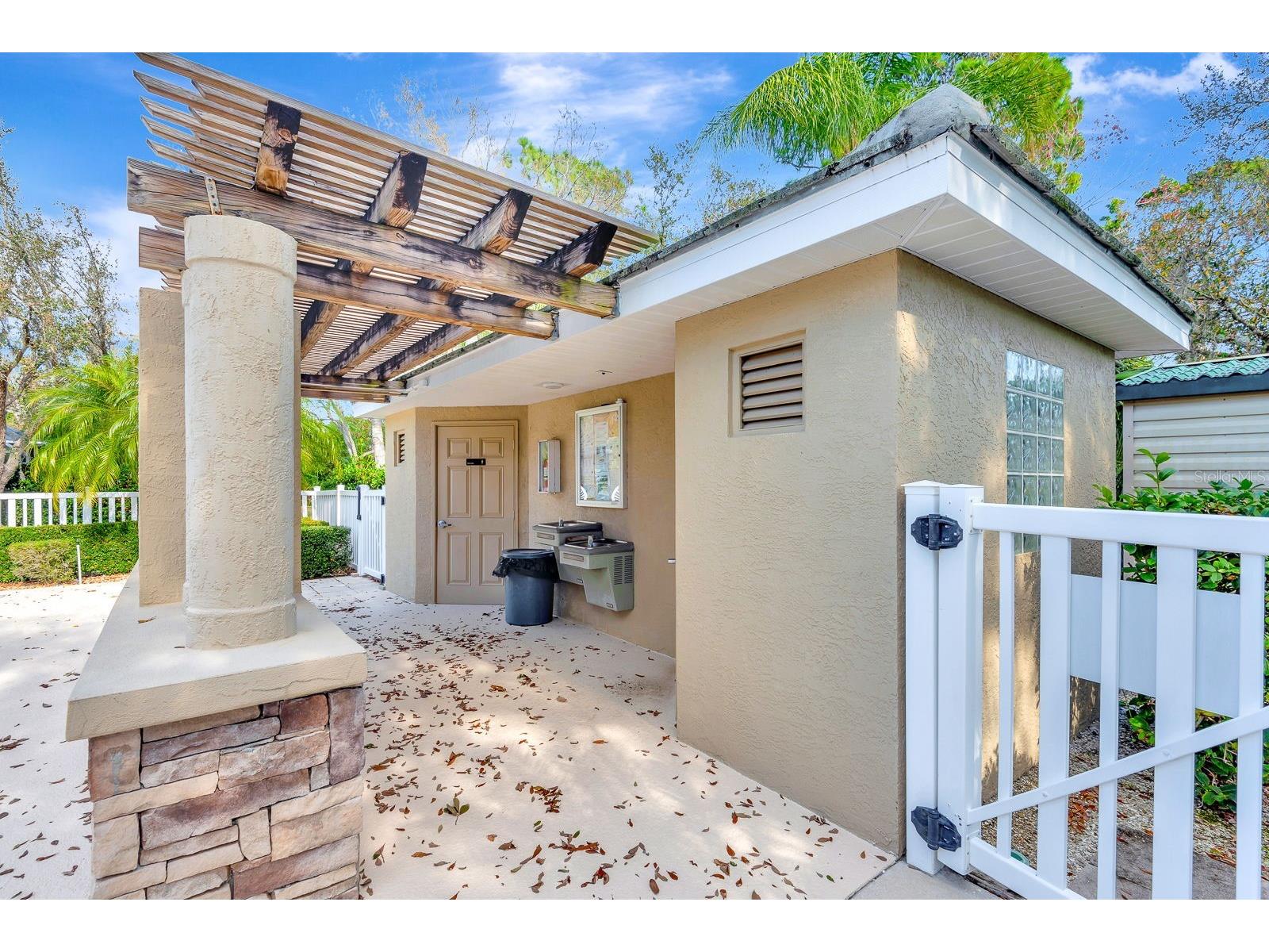 5035 Lakescene Place Sarasota FL 34243 A4683762 image48