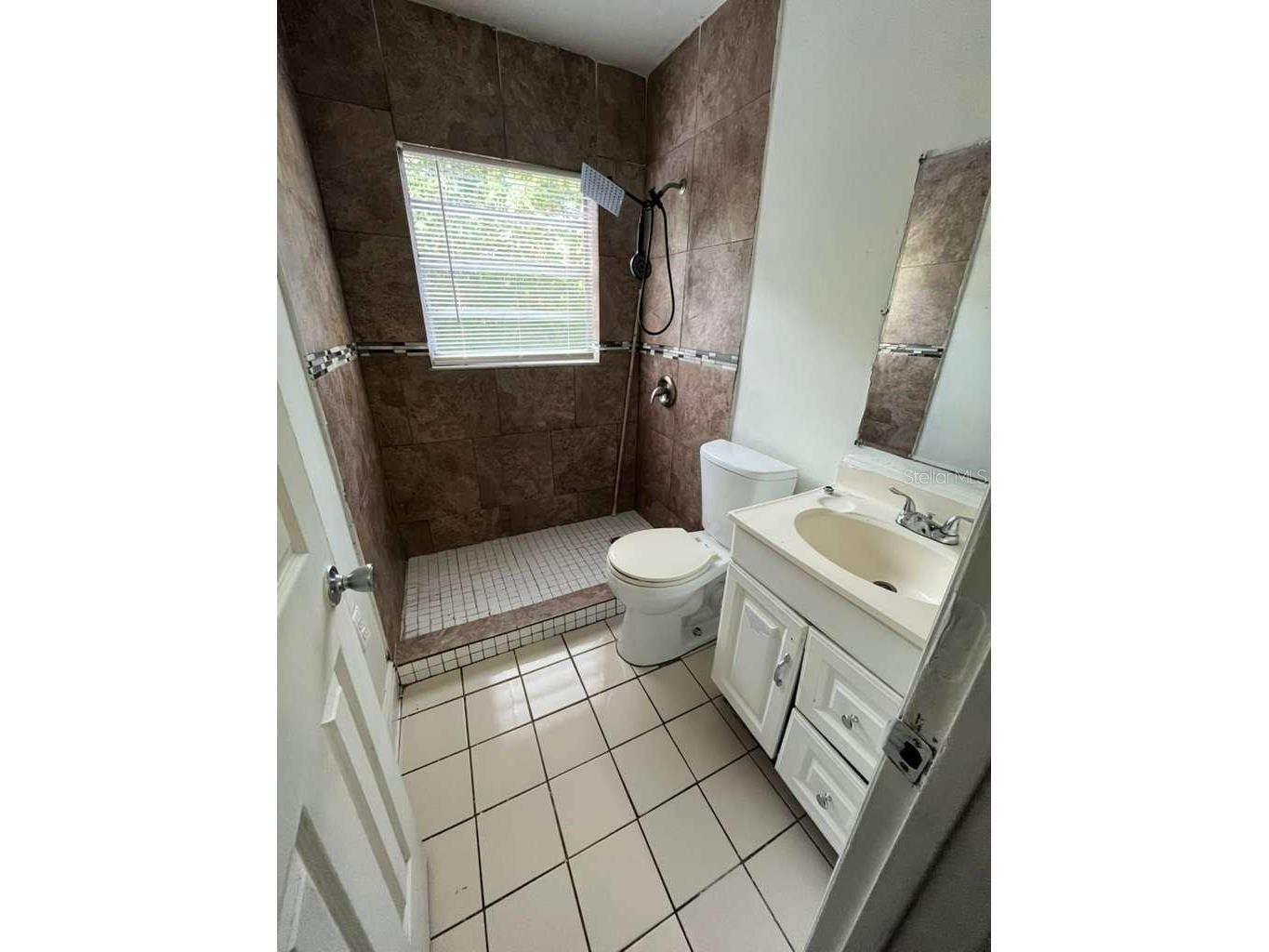 5036 College Orlando FL 32811 O6399460 image11