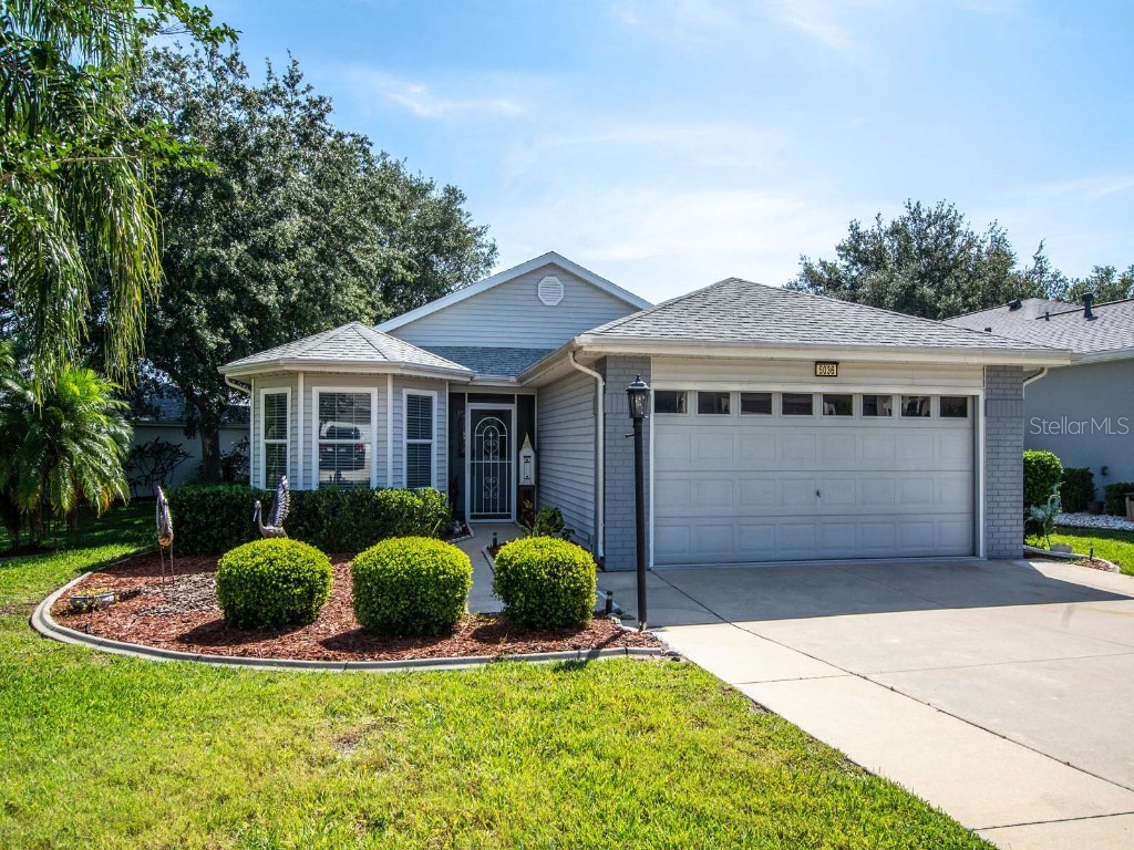 5036 Portsmouth Street Tavares FL 32778 - LITTLE LAKE HARRIS G5068925 image1