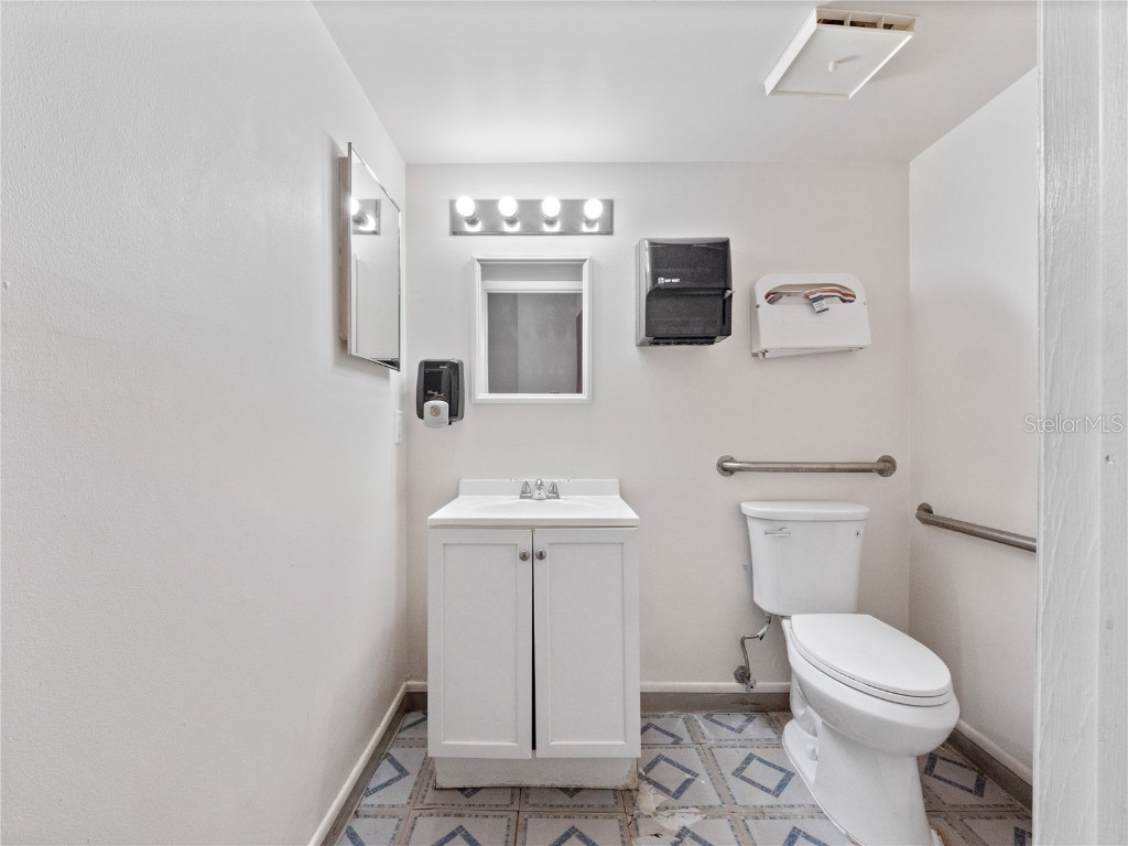 5037 North Lane Orlando FL 32808 S5126829 image13