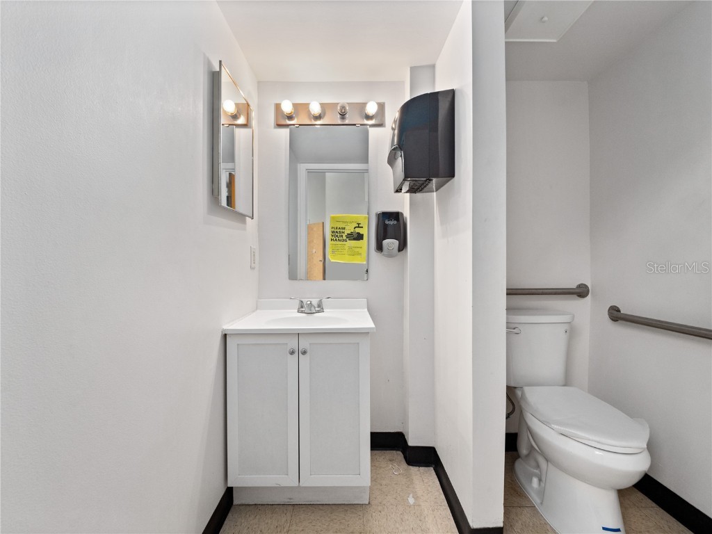 5037 North Lane Orlando FL 32808 S5126829 image16