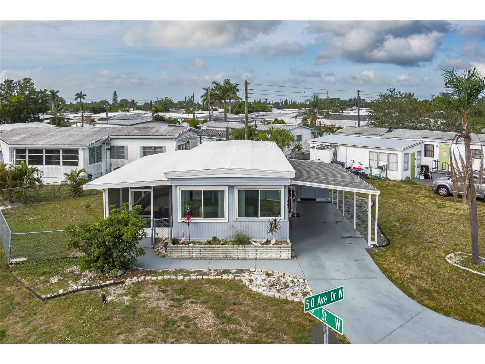 504 50th Avenue Dr W Bradenton FL 34207 A4676264 image1