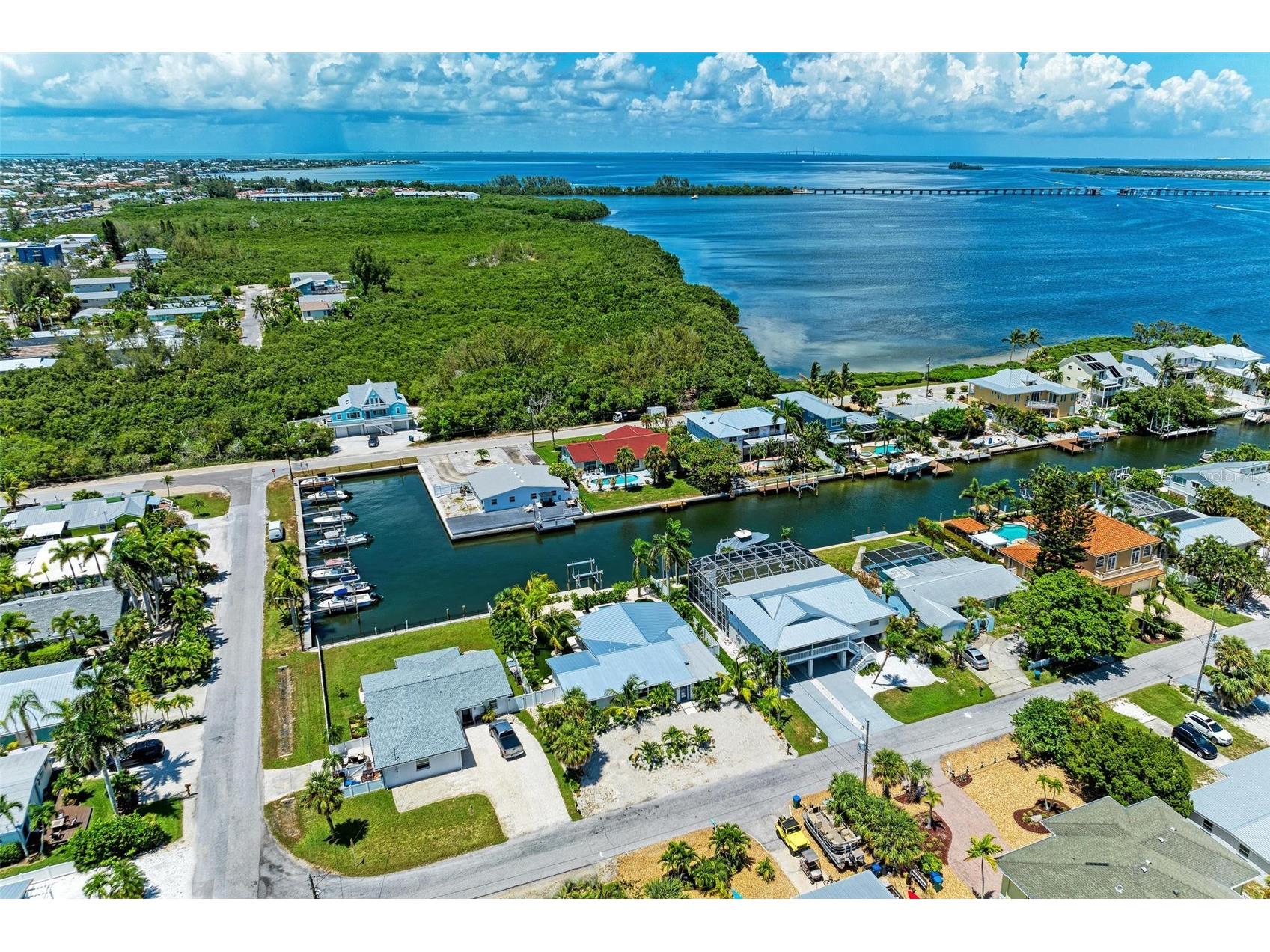 504 Bayview Drive Holmes Beach FL 34217 A4681249 image10