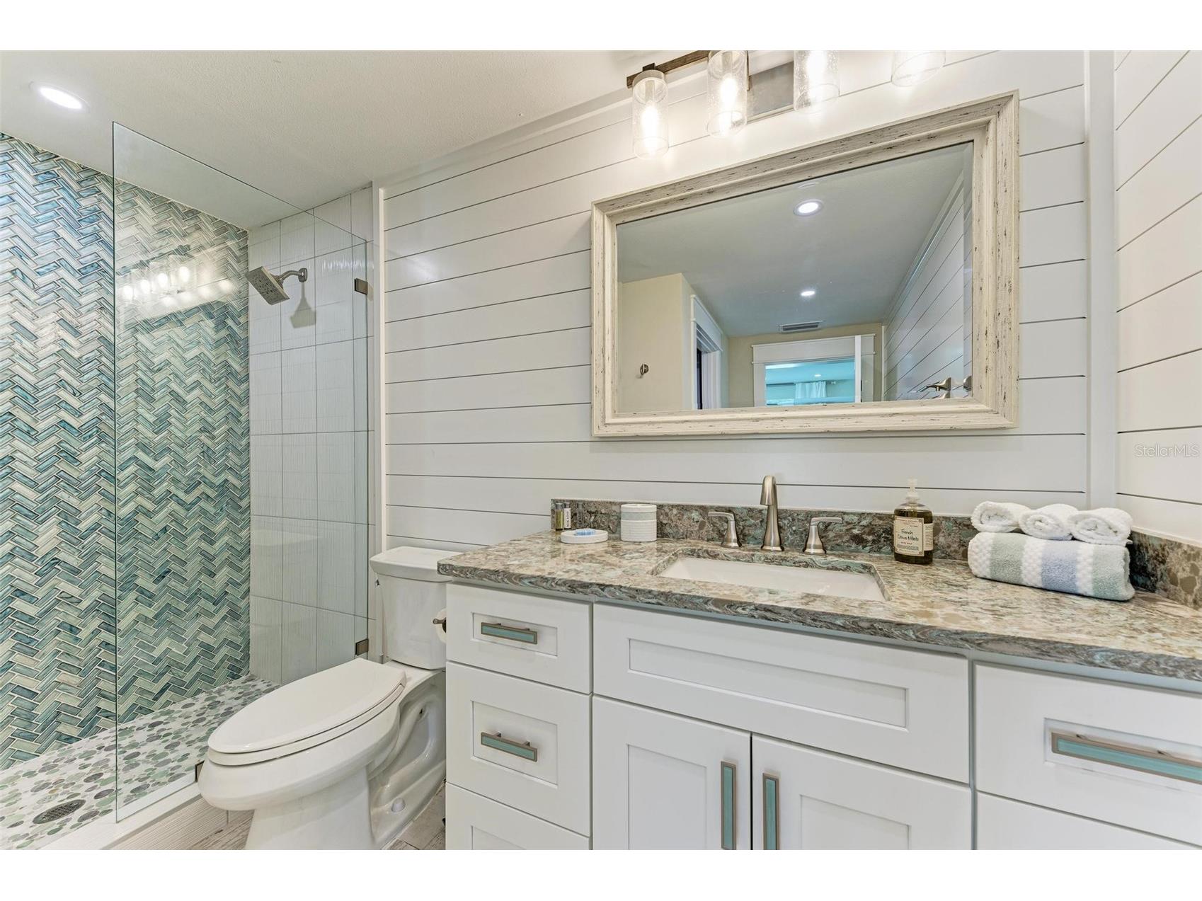 504 Bayview Drive Holmes Beach FL 34217 A4681249 image43