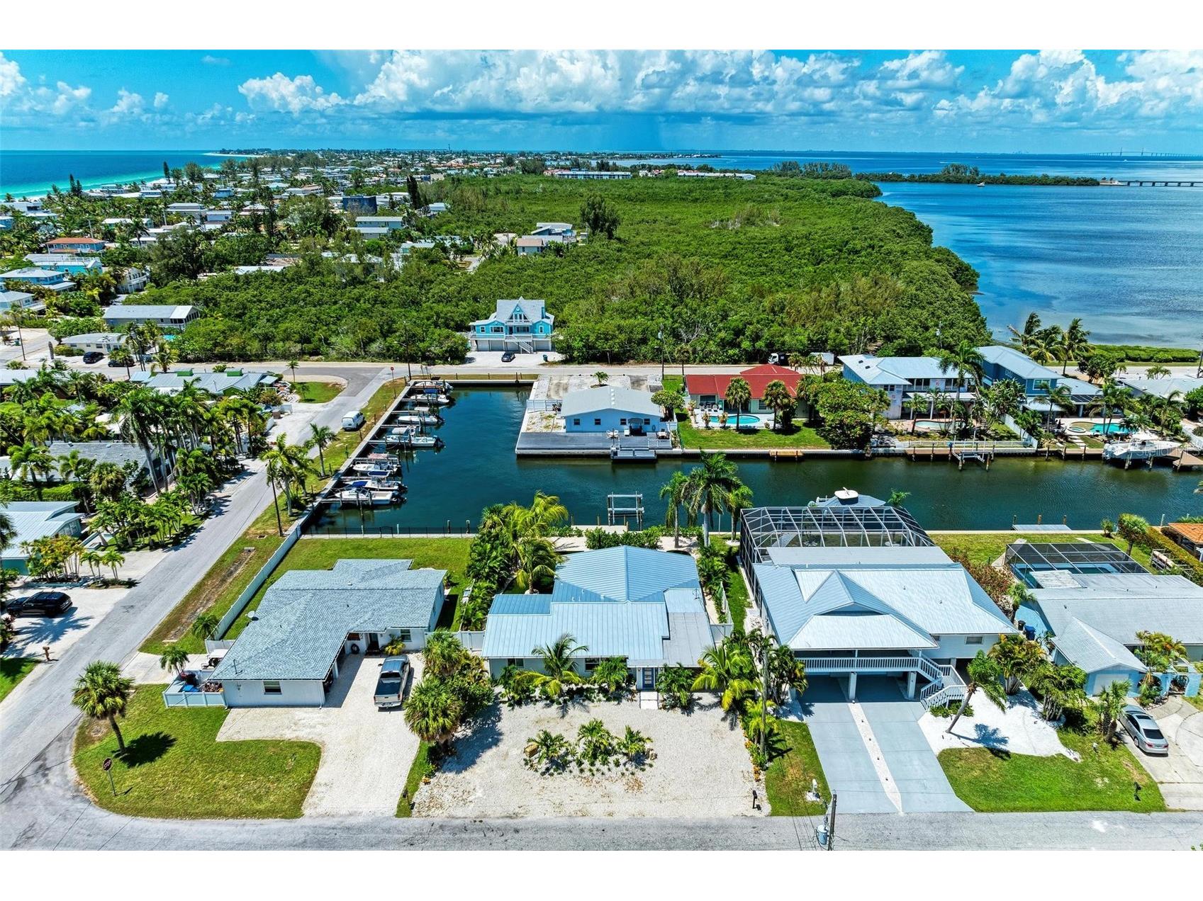 504 Bayview Drive Holmes Beach FL 34217 A4681249 image6