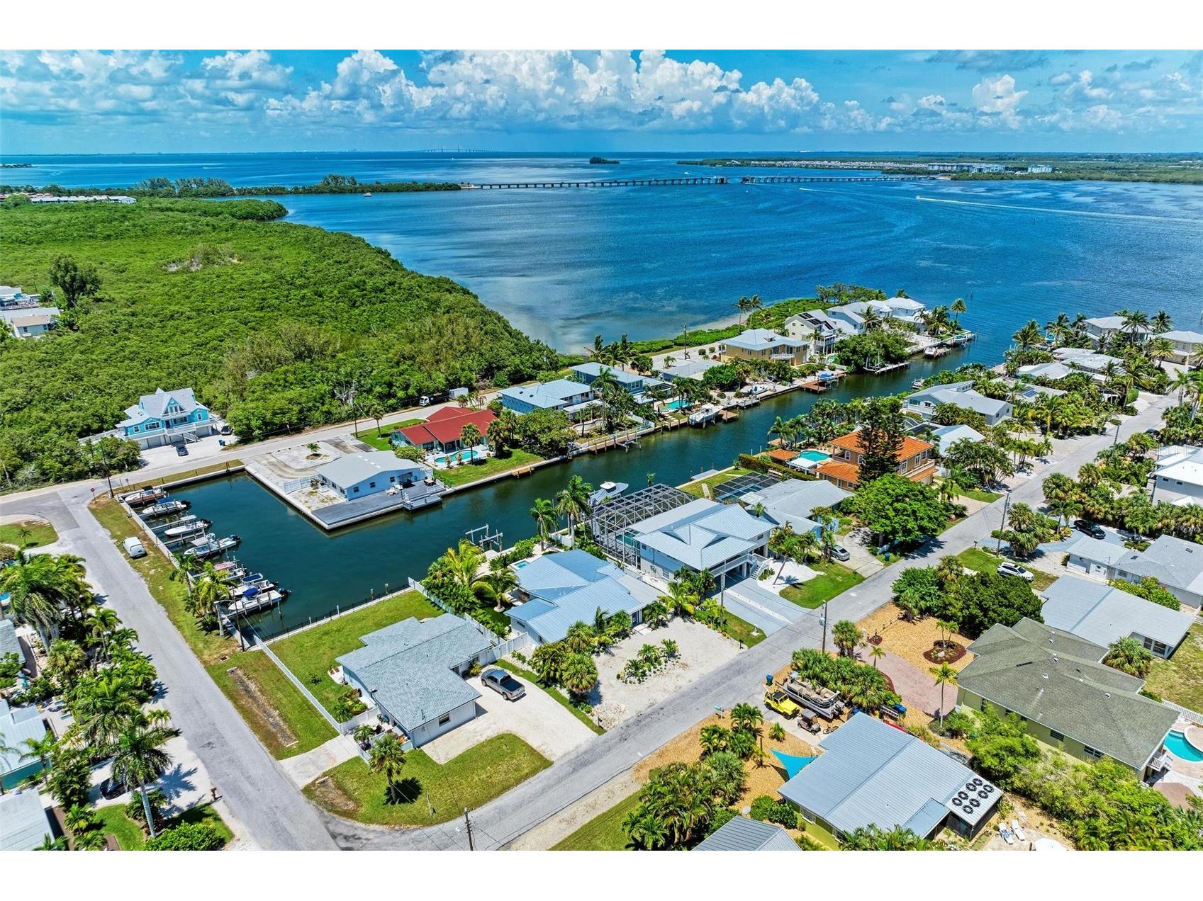 504 Bayview Drive Holmes Beach FL 34217 A4681249 image7