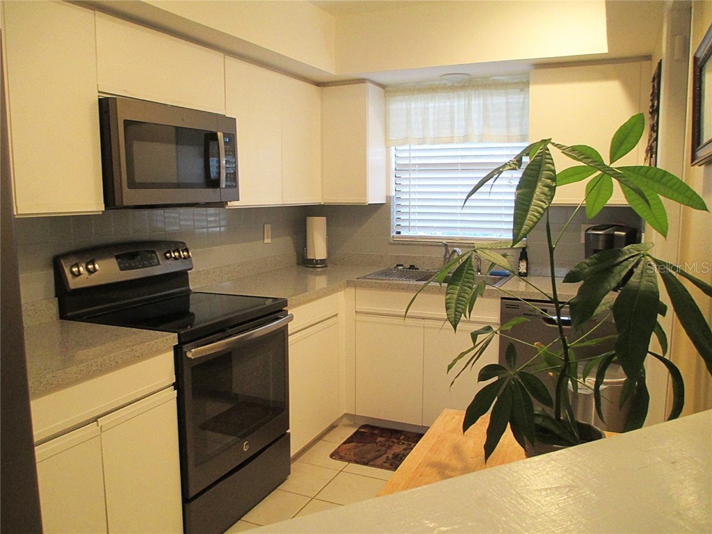 5040 Live Oak Circle #93 Bradenton FL 34207 A4674944 image4