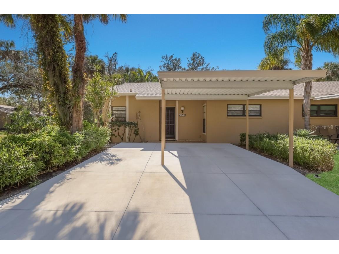 5041 Village Gardens Drive #20 Sarasota FL 34234 A4557847 image1