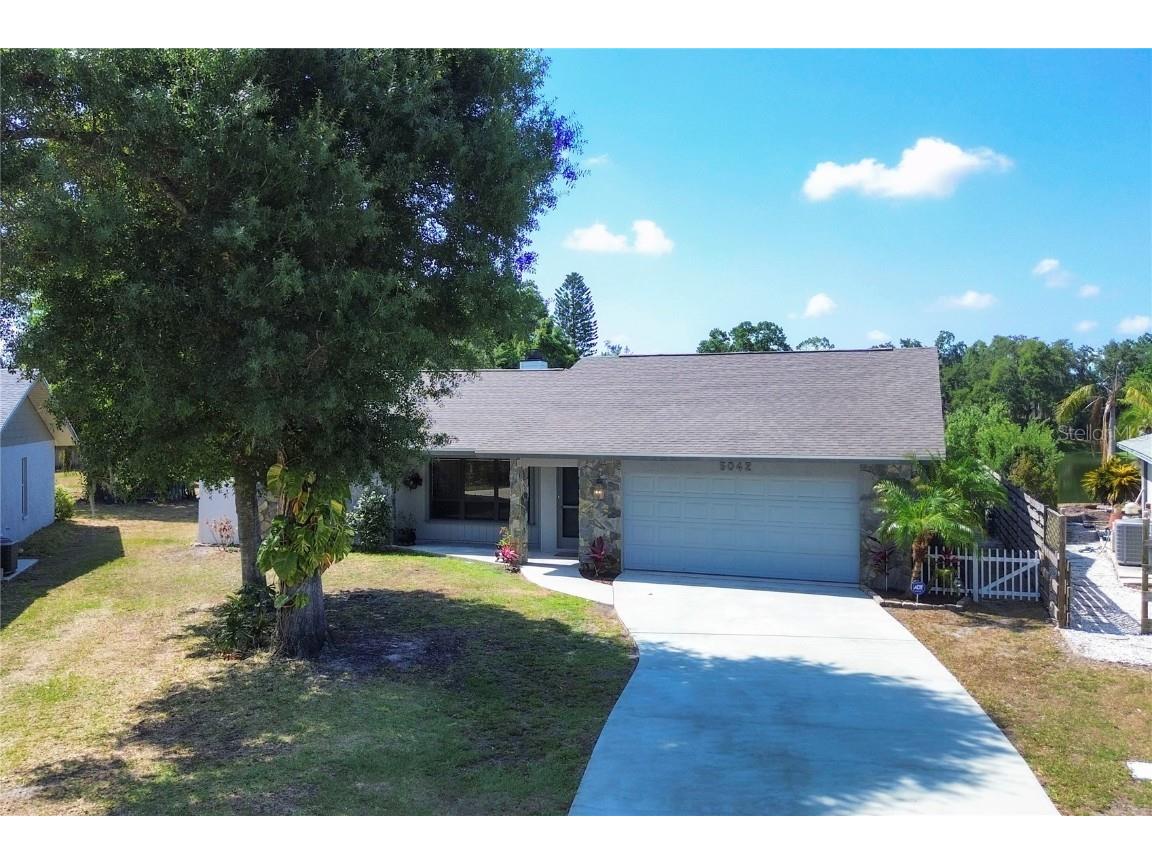 5042 79th Avenue Drive E Sarasota FL 34243 A4612042 image1