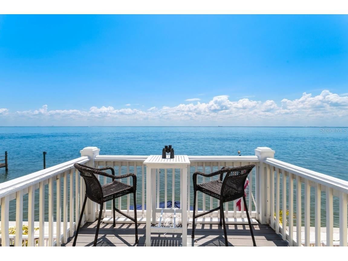 5042 Coquina Key Drive SE Saint Petersburg FL 33705 - TAMPA BAY U8199117 image1