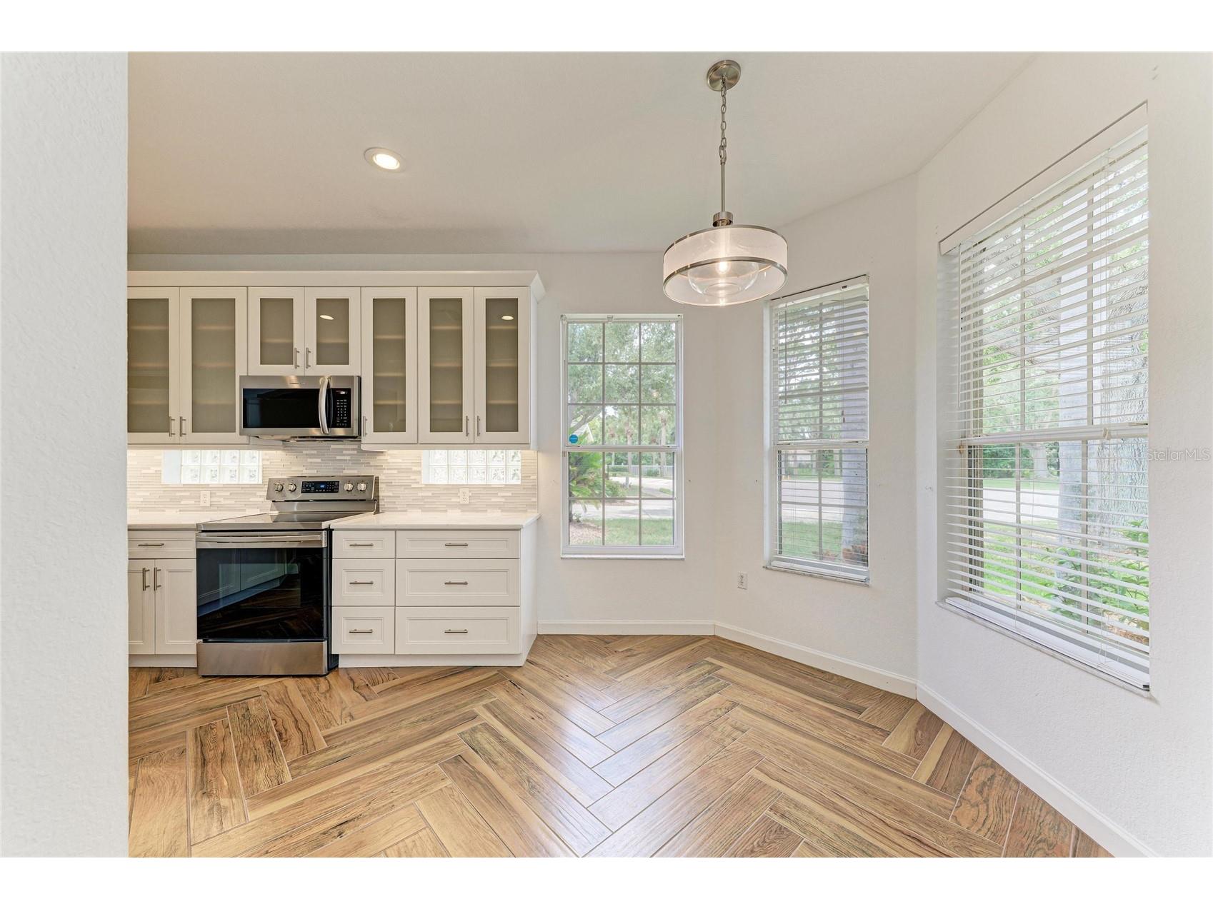 5047 Lakescene Place Sarasota FL 34243 A4691936 image14