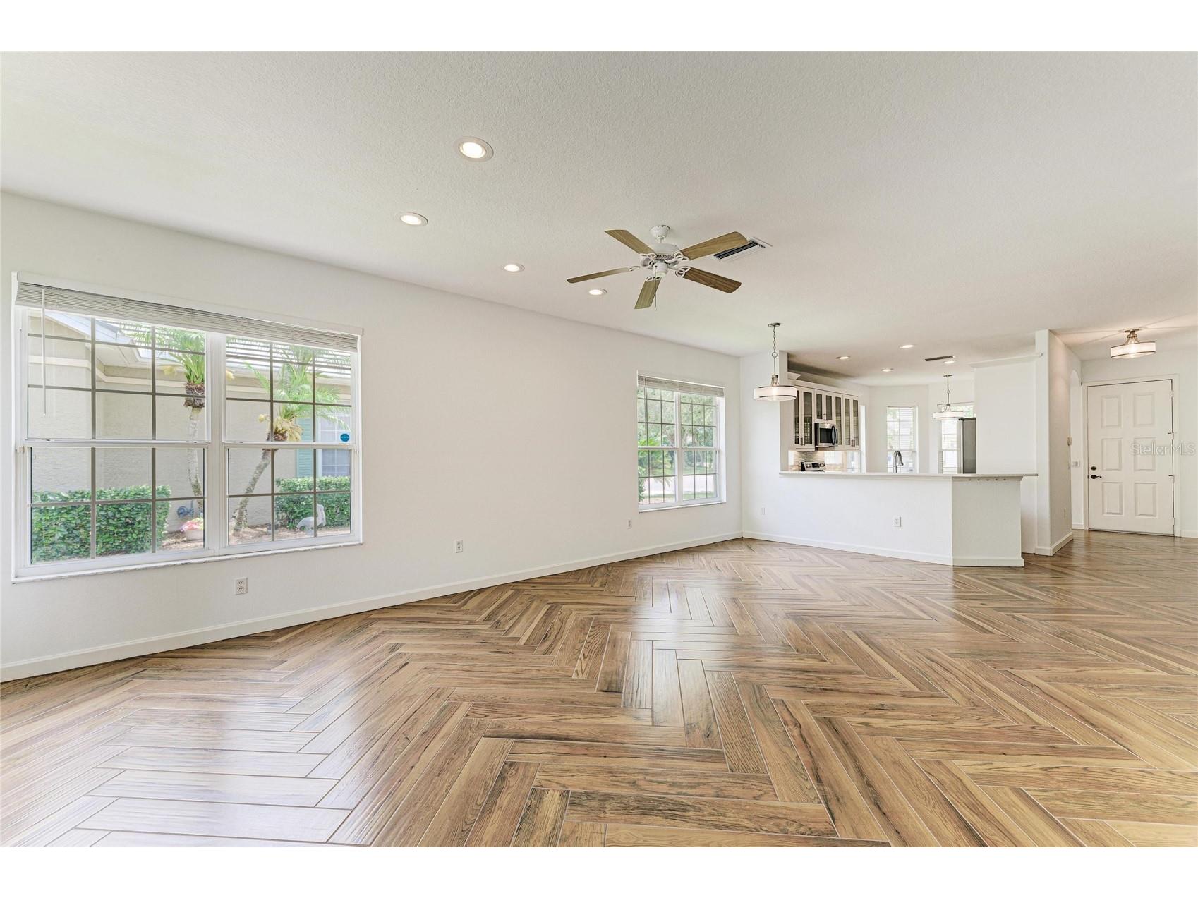 5047 Lakescene Place Sarasota FL 34243 A4691936 image15